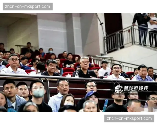 篮球协会宣布启动裁判职业化改革，首批二十名全职裁判签约上岗